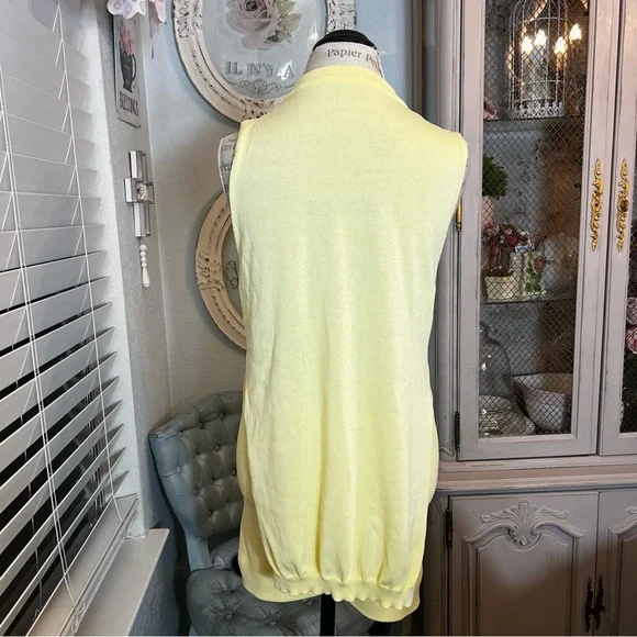 Yellow Sleeveless Knit short set size large - Picture 4 of 6
